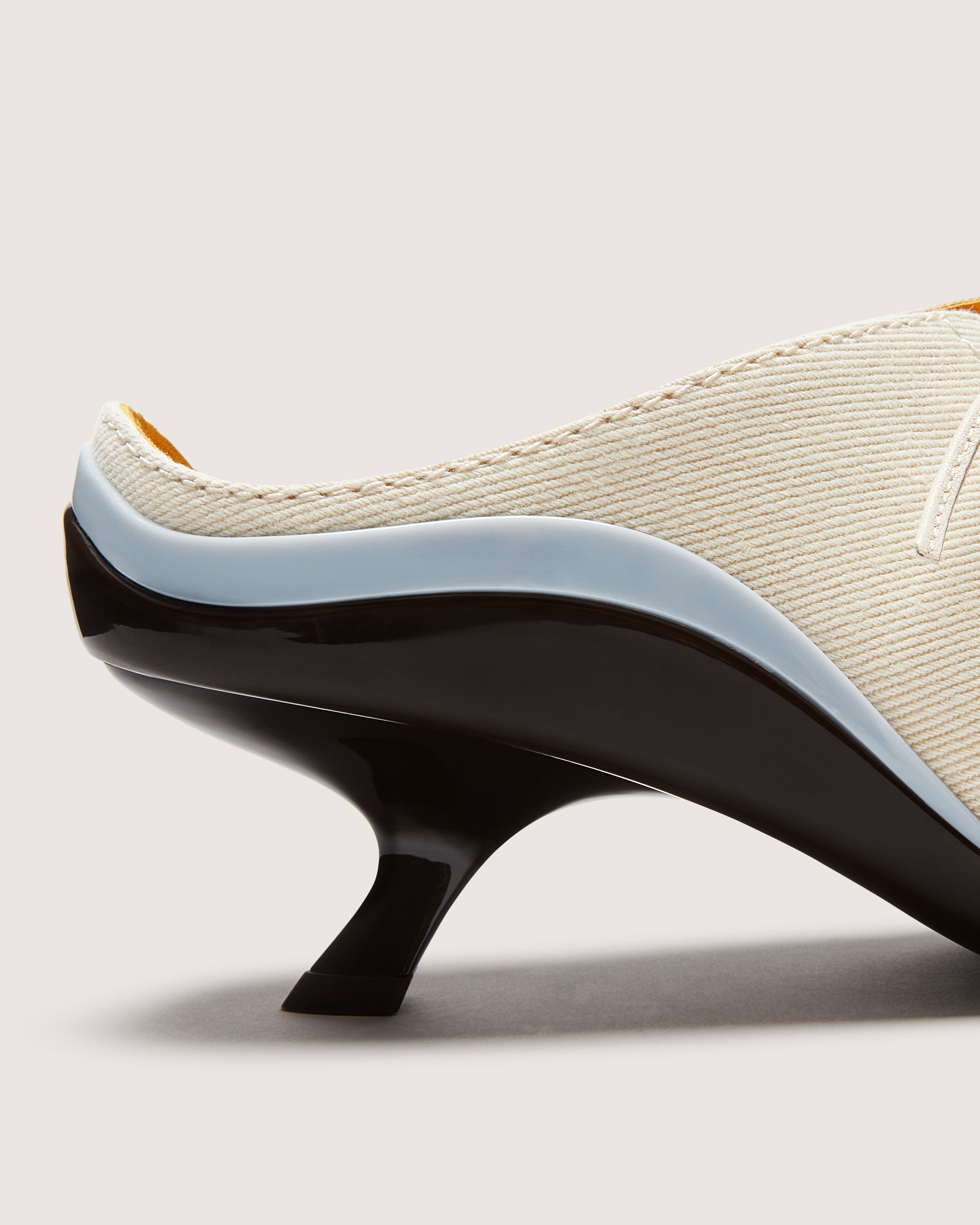 Victoria Mule