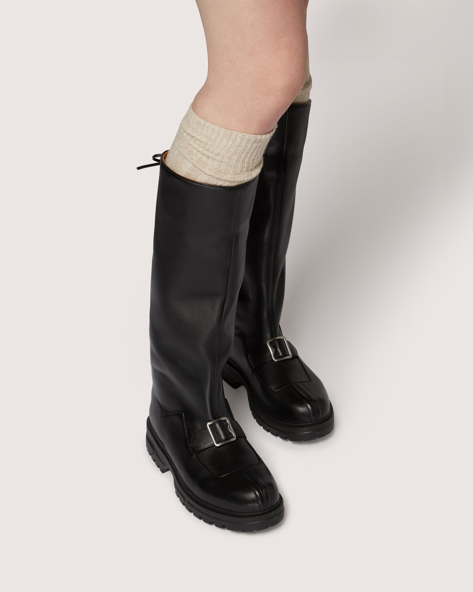 Joan Boot – Lili Curia
