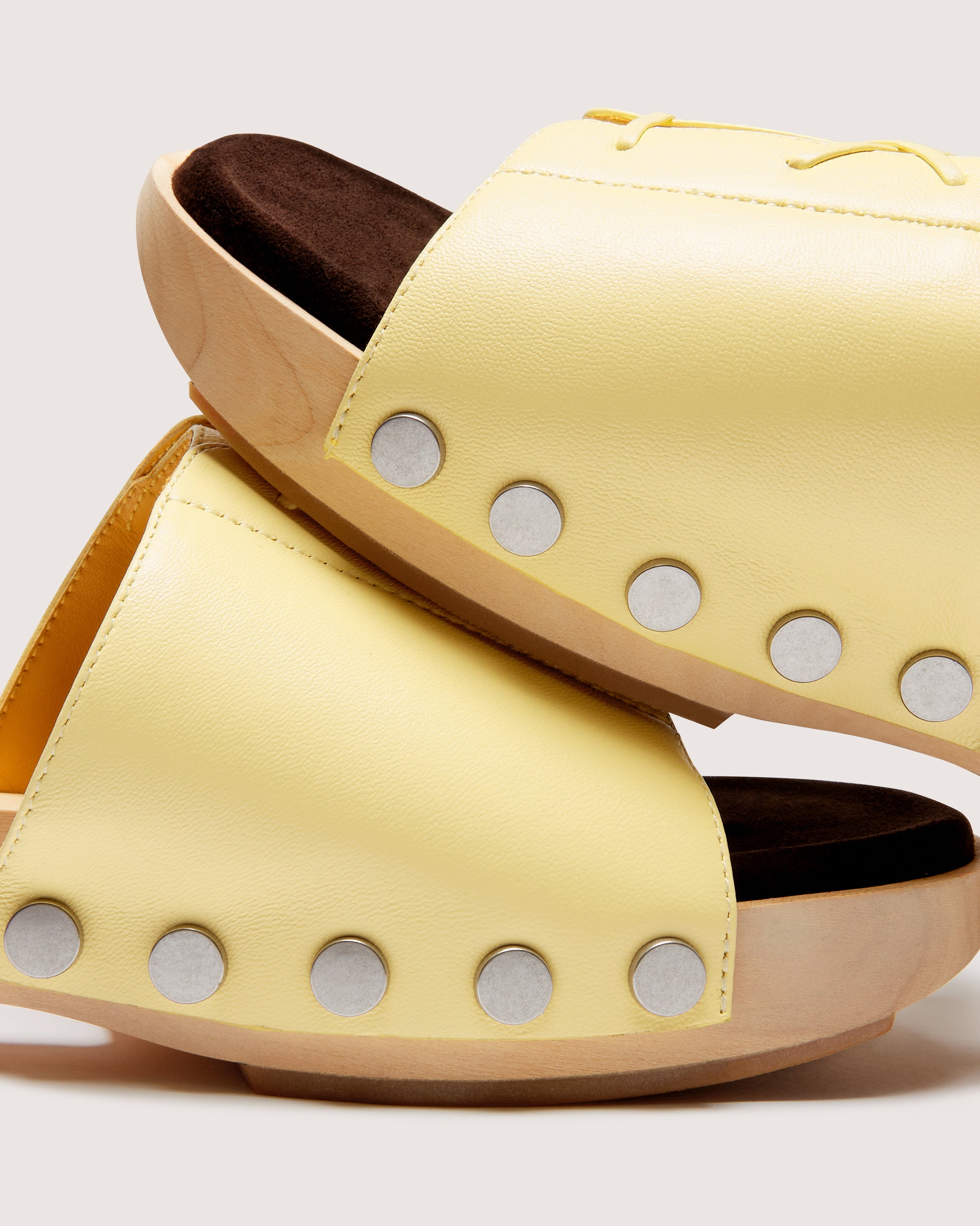 Uma Clog