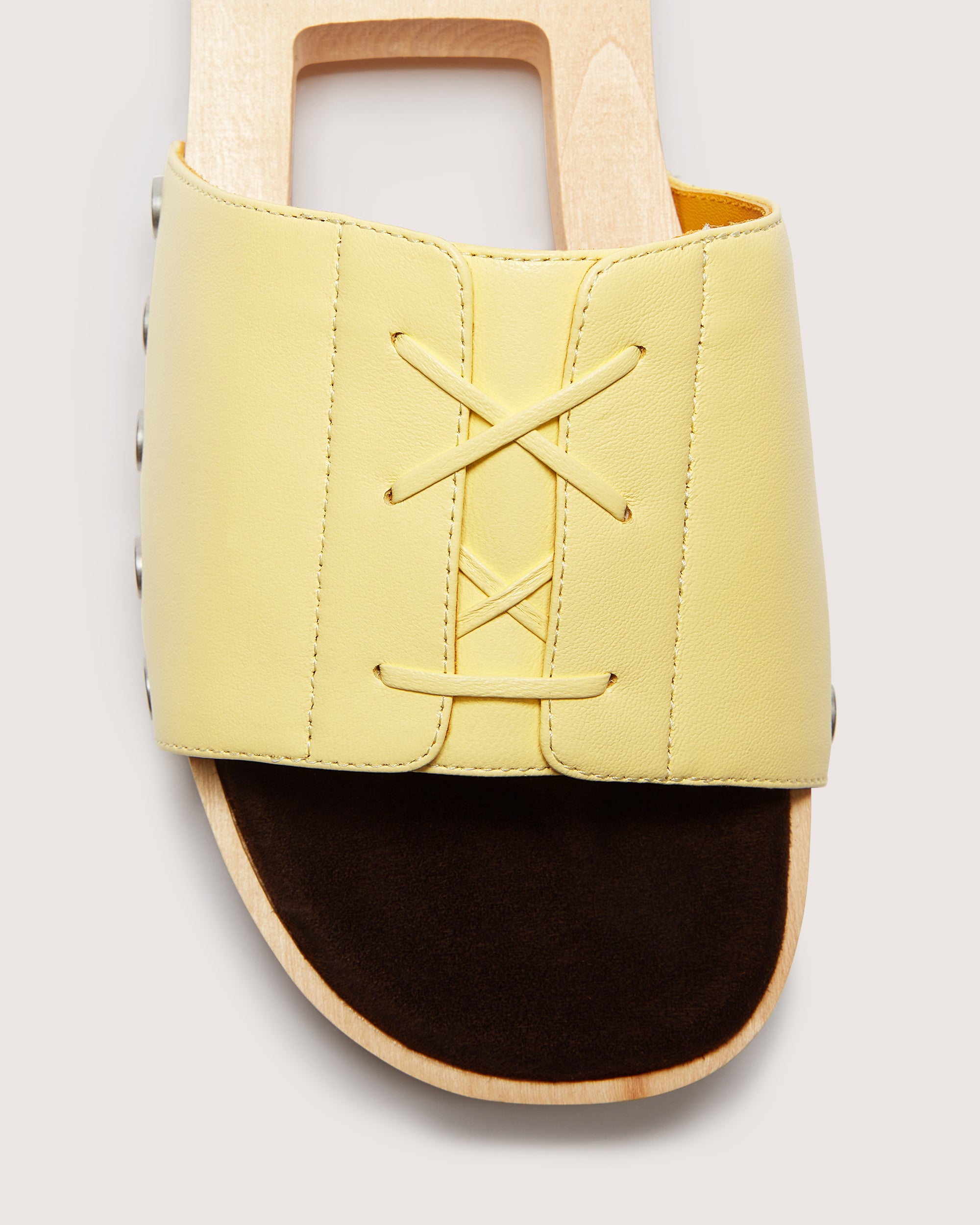 Uma Clog
